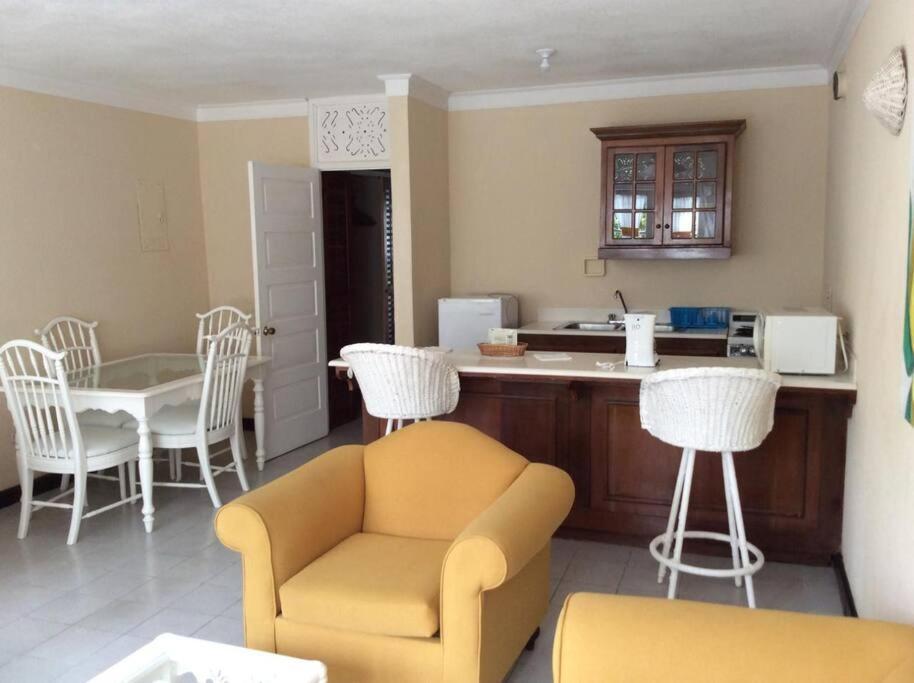 Lush Tropical Apartment Located In A 4-Star Resort Runaway Bay Exterior photo