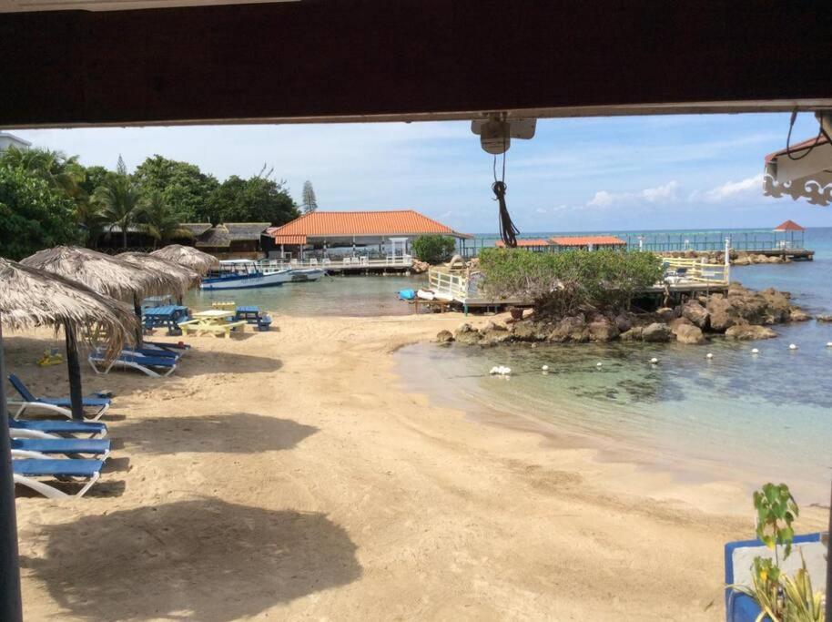 Lush Tropical Apartment Located In A 4-Star Resort Runaway Bay Exterior photo