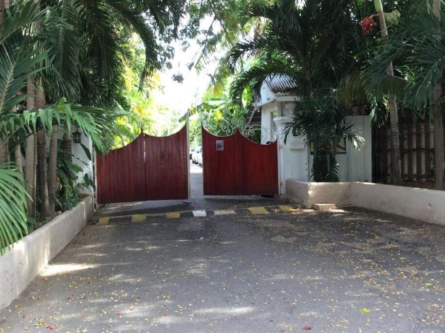 Lush Tropical Apartment Located In A 4-Star Resort Runaway Bay Exterior photo